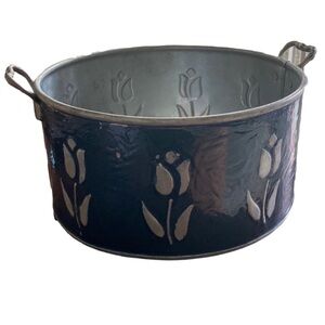 Tulip Design Low Profile Tulip Navy Blue Galvanized Metal Tub Planter 9”